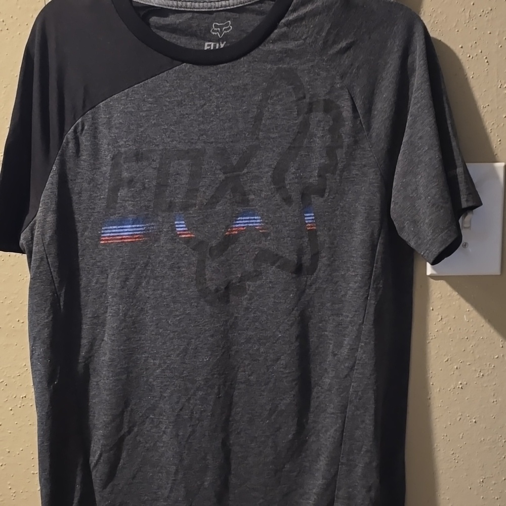 FOX TECH MEN SHIRT SIZE MEDIUM